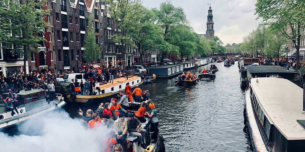 amsterdam canal boats day