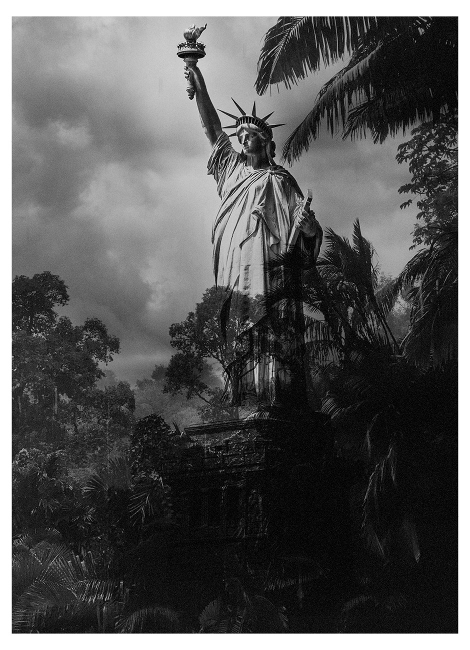 Black and white image of Statue of Liberty